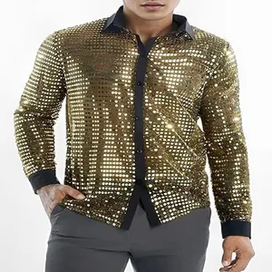 Vista detallada de una camisa de lentejuelas doradas de manga larga para fiestas disco