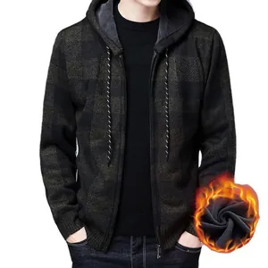 Gefütterte Herren Winter-Strickjacke mit Kapuze, Karomuster und warmem Fleece