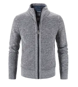 Cardigan da uomo in maglia con zip, calda fodera in pile e colletto a costine.
