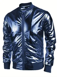 Detalle del tejido azul metálico brillante y de los puños de canalé de la chaqueta disco.