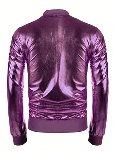 Vista trasera detallada de una chaqueta bomber metálica morada brillante para hombres