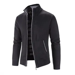 Cardigan in maglia spessa da uomo con colletto in piedi e fodera a quadri.