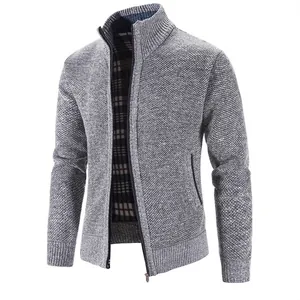 Cardigan da uomo in maglia slim fit con calda fodera in pile e polsini a costine rifiniti