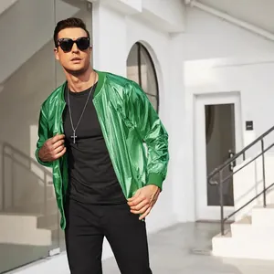 Chaqueta de fiesta disco verde metálica brillante para hombre con cremallera y estilo varsity.