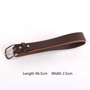 Detailansicht brauner Kostümgürtel für bayerische Tracht, 96,5 cm lang, 2,5 cm breit.
