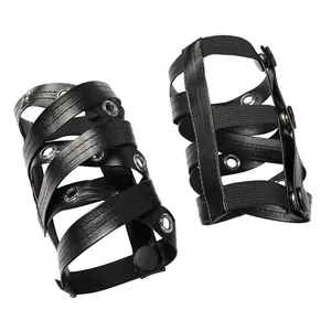 Schwarze Kunstleder-Armbänder mit silbernen Ösen für bayerische Trachtenkostüme