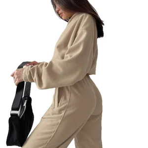 Ensemble de loisirs en polaire beige pour femme avec haut à demi-zip et pantalon assorti