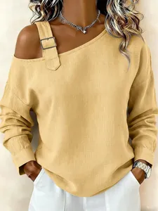 Top amarillo de algodón y lino con hombros descubiertos para mujer y detalle de hebilla.