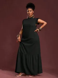 Vestido largo negro de talla grande para verano con elegantes mangas de volantes y corte holgado
