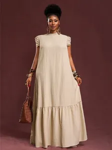 Elegante vestido largo plisado beige con hombros con volantes y corte holgado para mujer