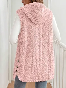 Vue arrière du gilet à capuche en peluche rose montrant sa texture très douce