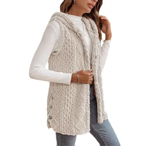 Gilet à capuche élégant en peluche double face pour femme avec détails de boutons sur le côté