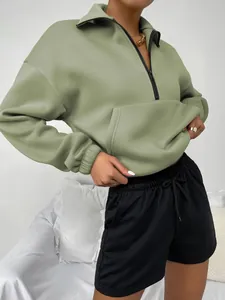 Detailansicht: Damen Oversize-Fleece-Hoodie in Salbeigrün mit halbem Reißverschluss