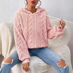 Sudadera de mujer con capucha en forro polar trenzado rosa con un ajuste holgado.