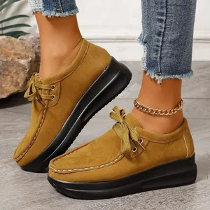 Mocassins à plateforme en daim jaune moutarde pour femmes avec semelle noire épaisse