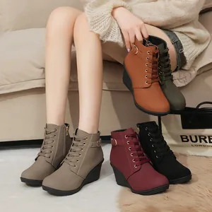 Elegante Damen-Stiefeletten im britischen Stil mit Keilabsatz in verschiedenen Herbstfarben