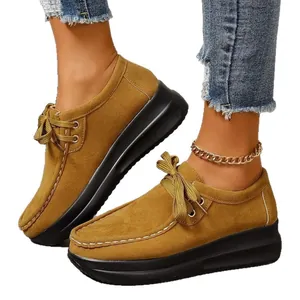 Mocassins à plateforme en daim camel pour femmes avec semelle noire épaisse et lacets