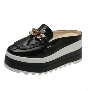 Women Wedge Platform Slippers Chain Artificial Pearl Decor Patent Leather Closed Toe Mules Casual Summer Outdoor Shoes