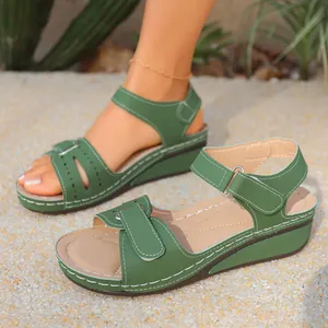 Eleganti sandali verdi con zeppa retrò da donna con suola platform e cinturino comodo