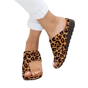 Cómodas sandalias con plataforma de leopardo para mujer con un diseño elegante de punta abierta