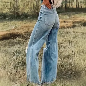 Jean femme taille haute à jambes larges délavé avec déchirures aux genoux