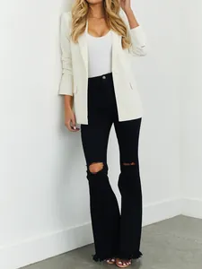 Stylische schwarze Schlagjeans mit hoher Taille, Distressed-Knien und Fransensaum
