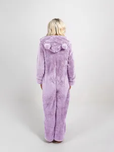 Vue arrière d'une grenouillère en peluche violette avec oreilles pour vêtements d'intérieur