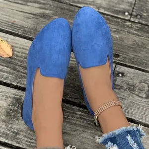 Eleganti mocassini bassi in pelle scamosciata blu da donna con comoda punta tonda