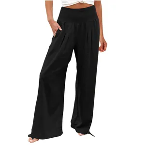 Dettaglio di pantaloni larghi neri a vita alta con fascia elastica arricciata
