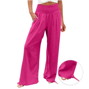 Dettaglio di pantaloni larghi fucsia casual con coulisse sull'orlo e vita elastica.
