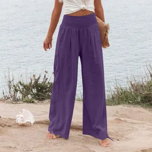 Eleganti pantaloni estivi viola da donna a gamba larga con vita elastica in spiaggia