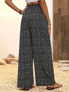 Vue arrière d'un pantalon large à fleurs à taille haute avec une ceinture élastique