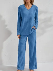 Γυναικείο μπλε σετ homewear με πλέξη rib, μακρυμάνικη μπλούζα και φαρδιά παντελόνα