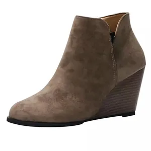 Stilvolle braune Keilstiefeletten für Damen mit bequemer rutschfester Sohle