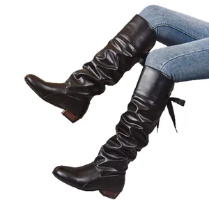 Botas altas plisadas negras para mujer con cordones traseros y un cómodo tacón bajo