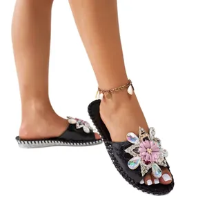 Sandales plates élégantes pour femmes avec grande fleur en strass et détails en tissu rose