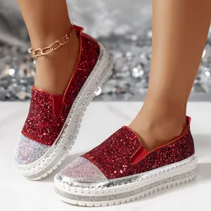 Mocassini eleganti da donna con paillettes rosse e suola platform con strass lucidi