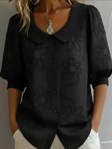 Élégant chemisier noir vintage avec broderie florale et col Claudine pour femmes.