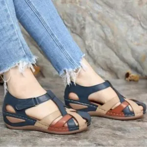 Comfortable women's wedge sandals with tri-color Roman straps and buckle