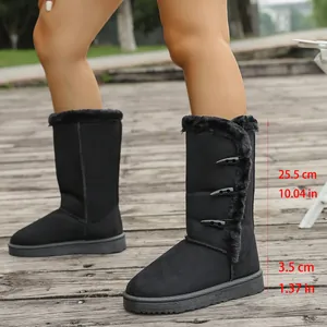 Close-up of black fleece-lined snow boots with 25.5 cm height and 3.5 cm sole height