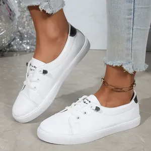 Stylish women's white versatile sneakers with black heel detail for 2025 autumn fashion trend