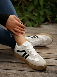 Retro GAT sneakers voor dames in wit en beige met rubberen zool