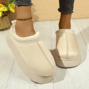 Pantuflas beige de invierno con plataforma y forro cálido de piel sintética sin talón