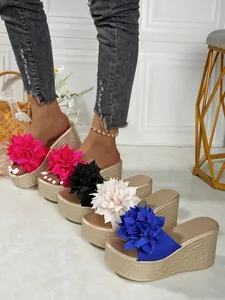 Série de sandales à plateforme pour femmes ornées de grandes fleurs décoratives en tissu