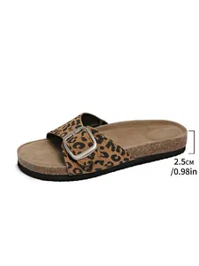 Detailed side view of leopard print platform slide sandal showing 2.5cm sole thickness