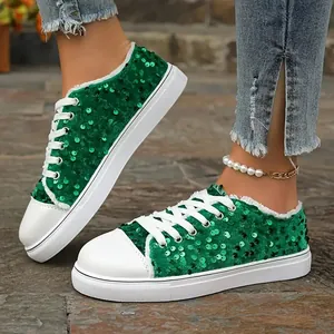 Détails de baskets plates pour femmes à paillettes vertes, lacets et semelles blancs