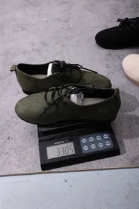 Lightweight women's casual olive green suede shoes weighing 330.5 grams