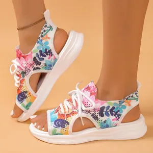Sandales de sport fleuries pour femmes avec semelle souple et design ajouré