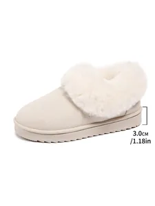 Detail view showing 3.0cm thick sole on beige slip-on snow boots with faux fur