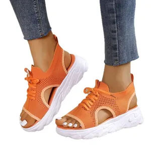 Damen-Sandalen aus orangefarbenem Fly-Knit mit Plateausohle und Cut-outs für den Strand